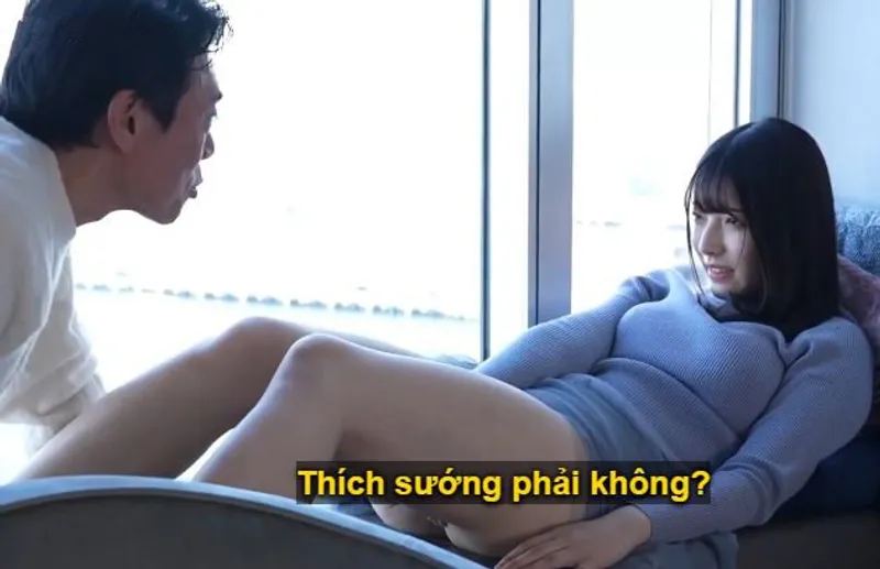 Cuộc chạm trán giữa bác trai và cô minh tinh tuổi teen mới chập chững bước chân vào làng giải trí tại nhà nghỉ sang trọng.