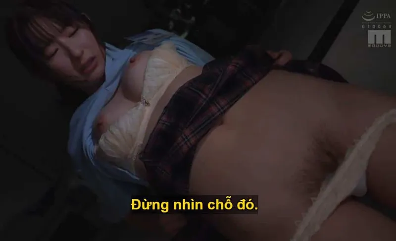 Sếp trên toan tính "lên giường" với em nhân viên kiêu kỳ lười nhác, suốt ngày chỉ chăm chăm chat chit cùng bạn trai.